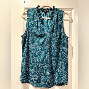 Sleeves Banana Republic blouse. Size M. V neck and ruffled collar. Like new!